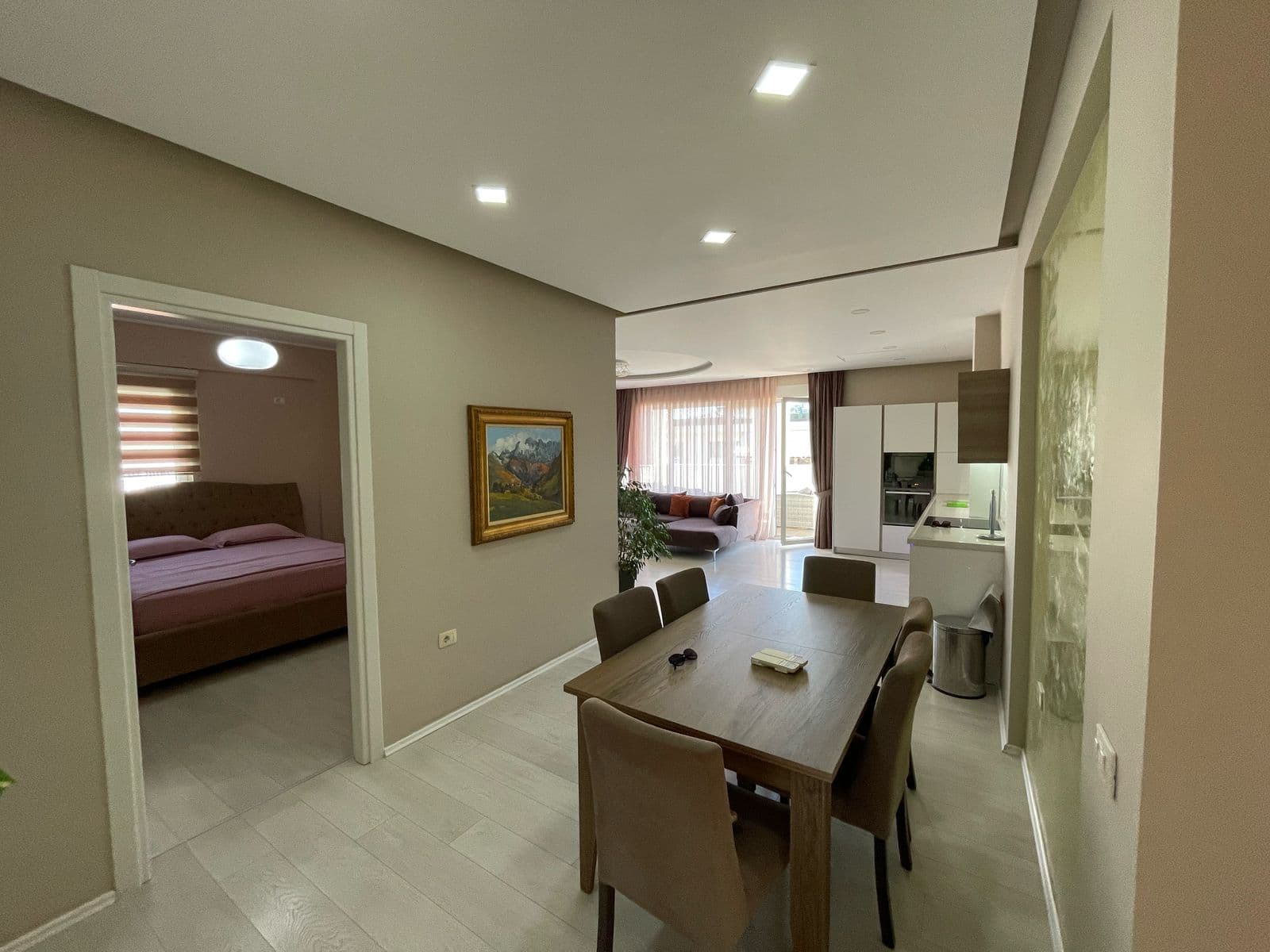 Jepet me qera apartament 3+1+2 tek Liqeni i Thate 2