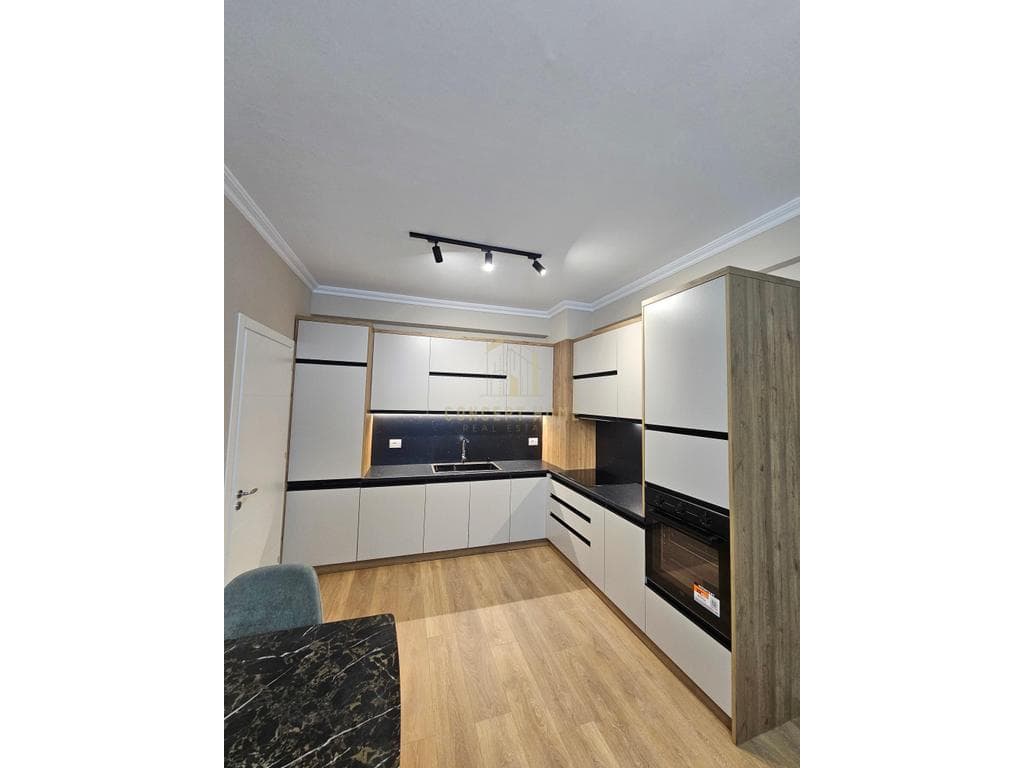 Jepet me qera apartament 1+1+Post Parkimi ne Astir 2
