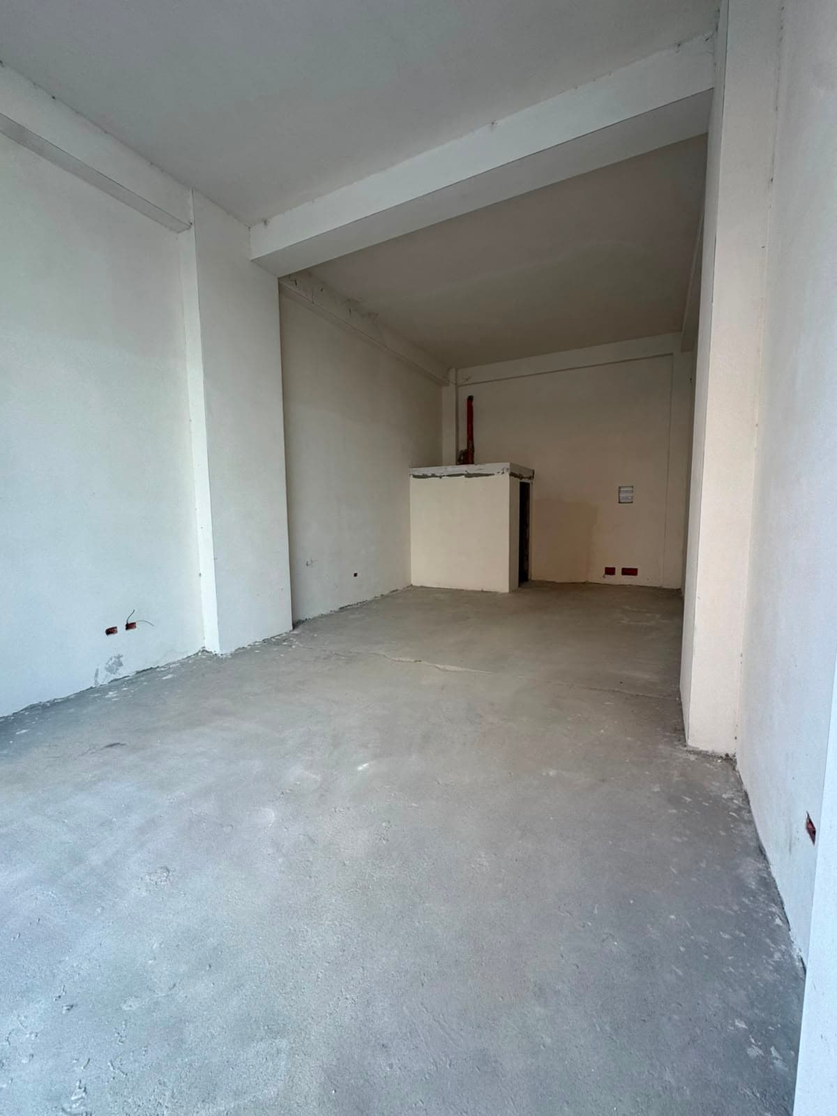 Shitet Dyqan tek Oxhaku residenca Mirabella 3