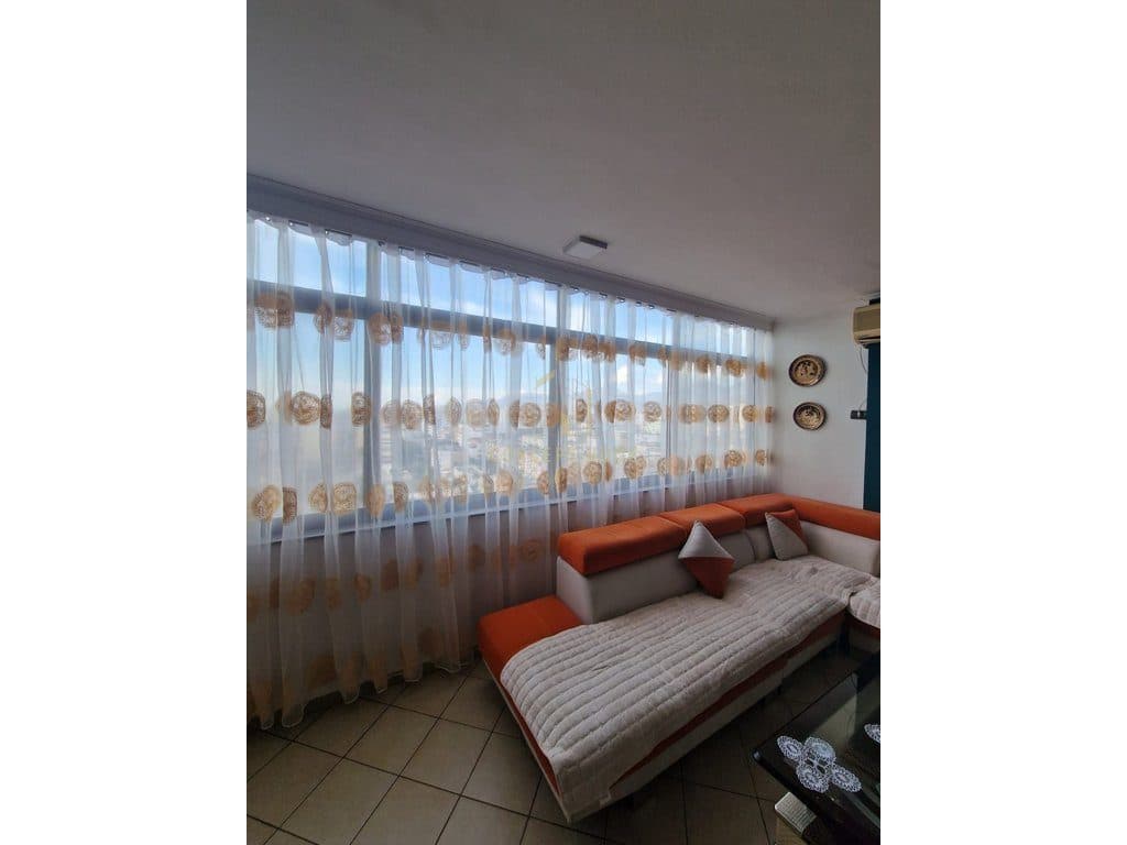 Shitet apartament 3+1+2+3 Perball Delijorgjit/Rr.Kavajes 2