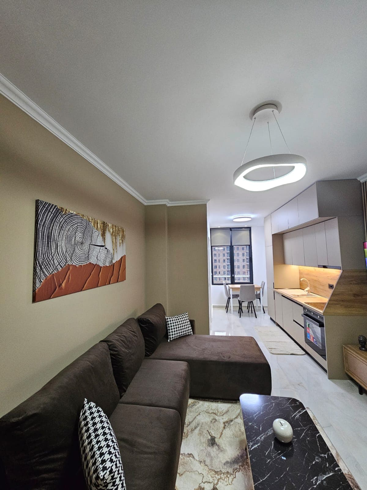 Jepet me qera Apartament 1+1 tek 5 Maji 3