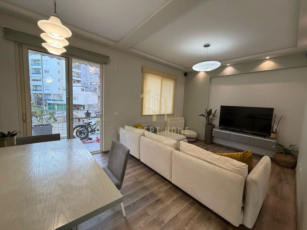 Jepet me qera qera Apartamenti 2+1 prane 3