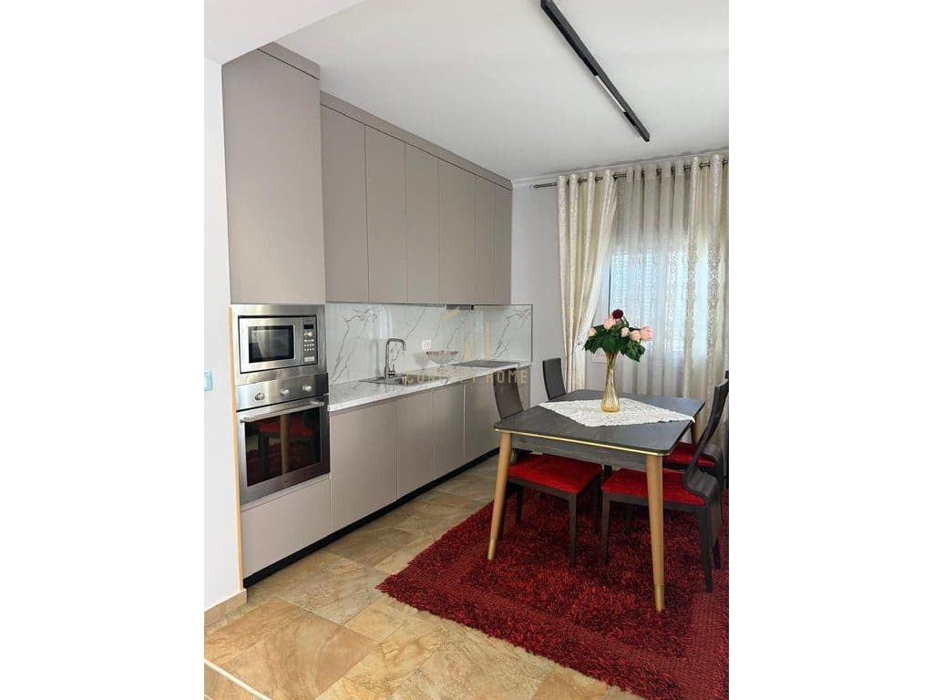 Apartament 1+1 Me Qira në Rruga e Elbasanit, Tiranë - 650€ | 95 m²