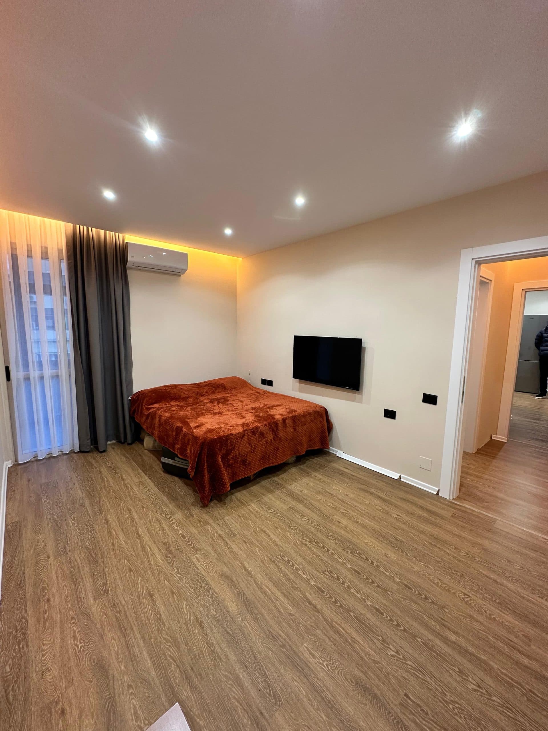 Shitet apartament 2+1 tek 21 Dhjetori | 180.000 € 4