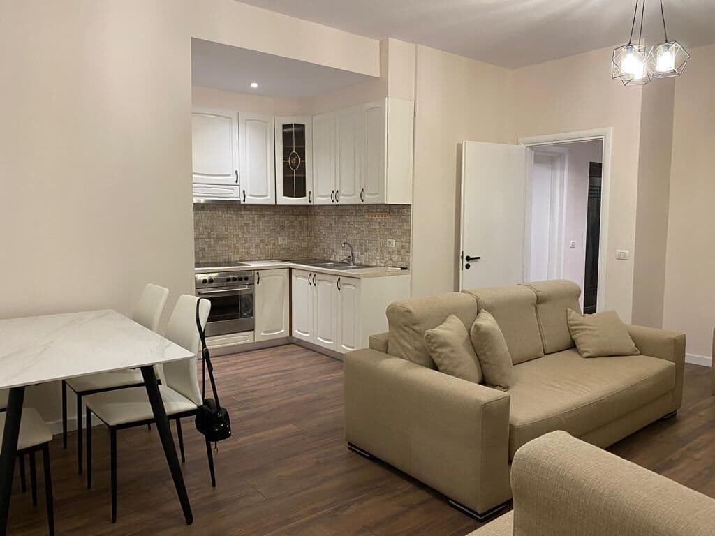 Shitet apartament 2+1+2 ne Astir, prane 2 palmat 2