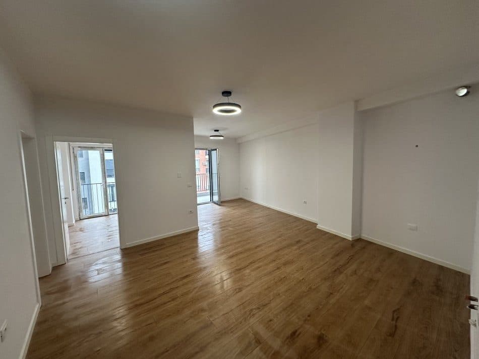 Shitet apartament 2+1+post parkimi ne Astir 2