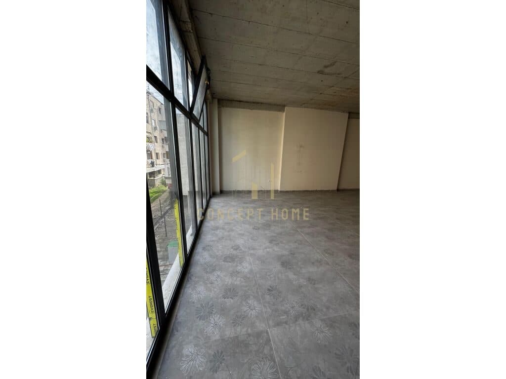 ?Jepet ambient me qera ne Kamez. 2