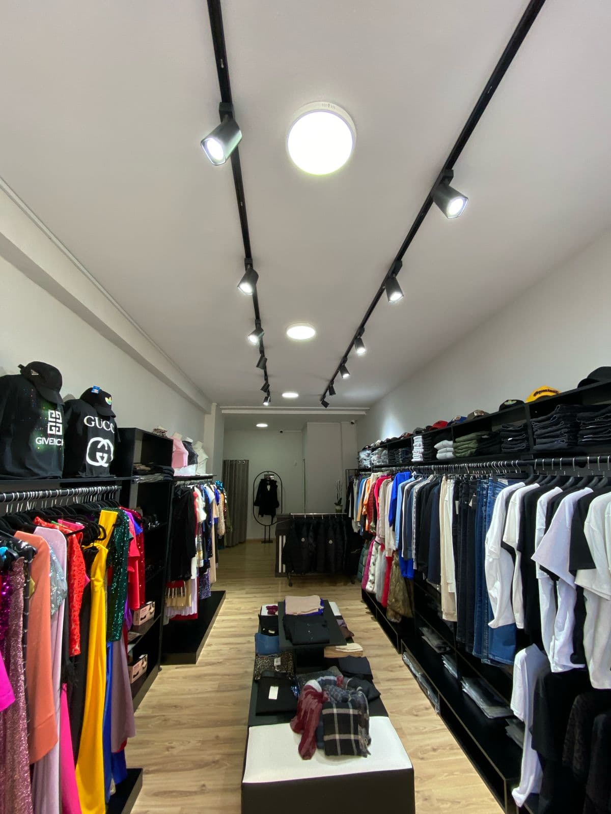 Shitet biznesi Butik ne Astir