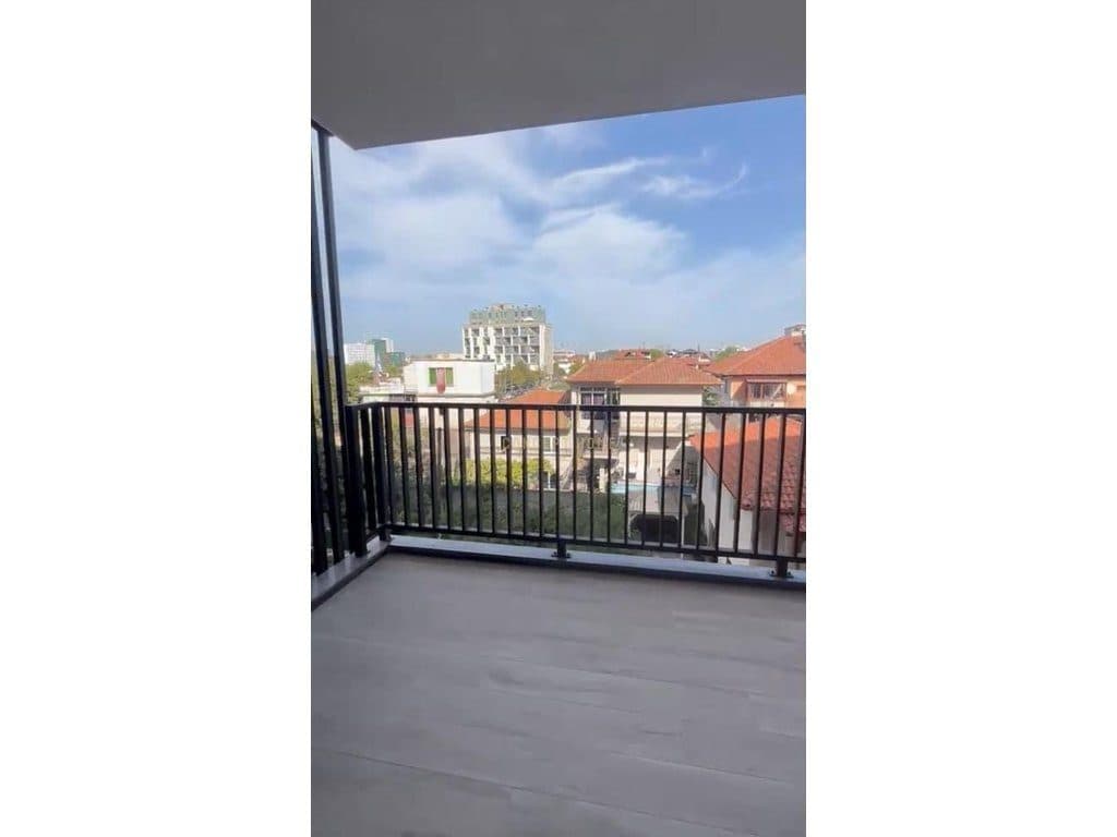 Jepet me qera apartament 2+1 tek Bulevardi i Ri 3