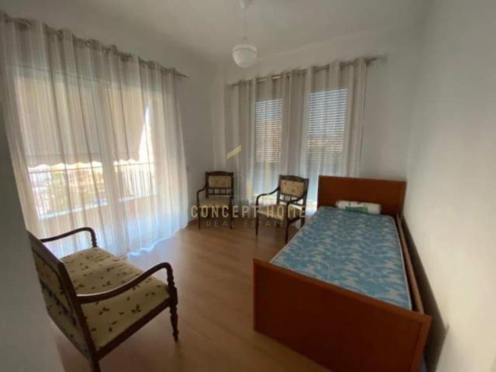 Jepet me qera apartament 3+1 ne Rrugen 5 Maj 4