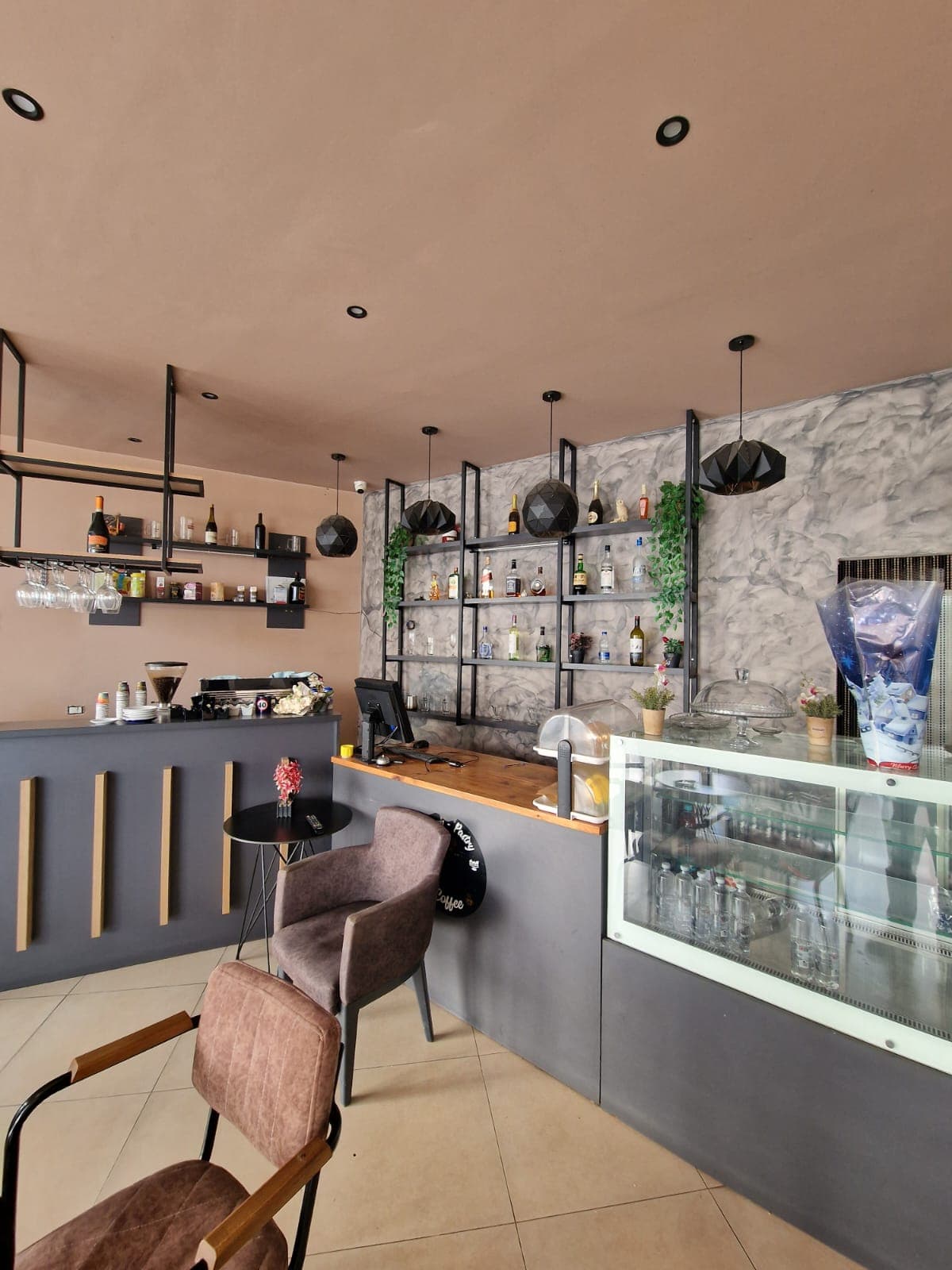 Shitet Biznes Bar Kafe, Pasticeri ne Astir, Kati 0, 20,000€ / 191 m2 2