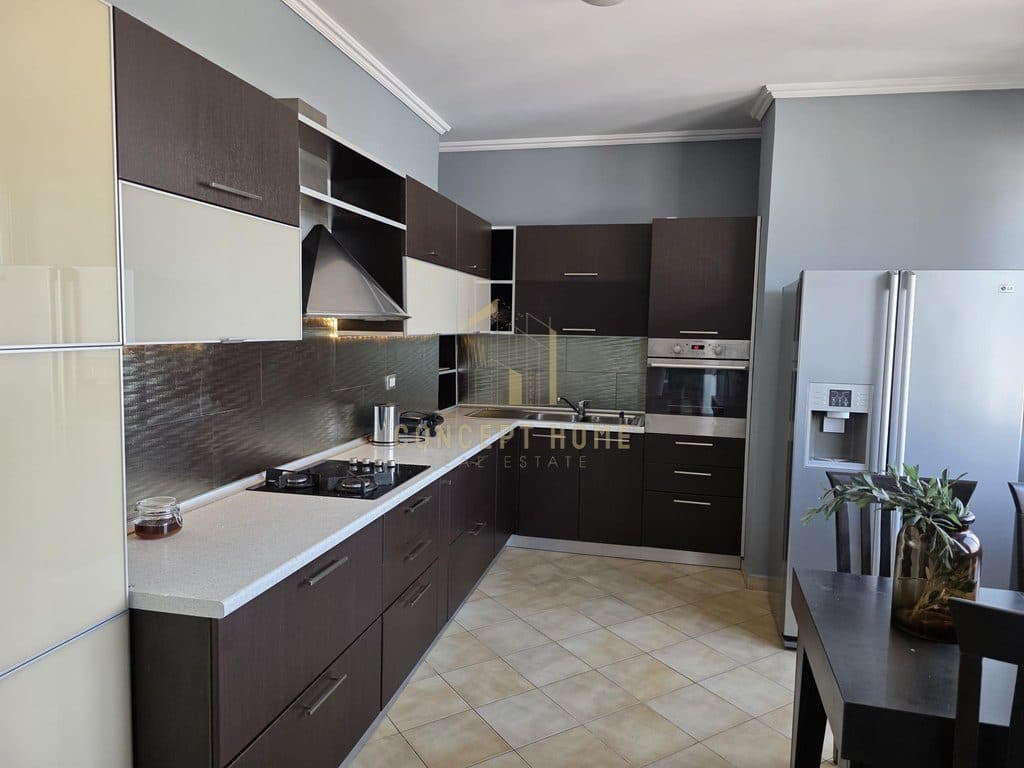 Jepet me qera qera Apartamenti 1+1 prane
