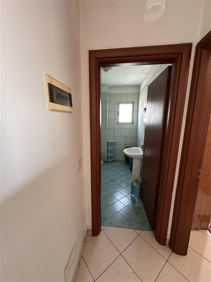 Apartament 1+1 me qira në Komunën e Parisit, Tiranë - 450€ | në katin e 6-të 3