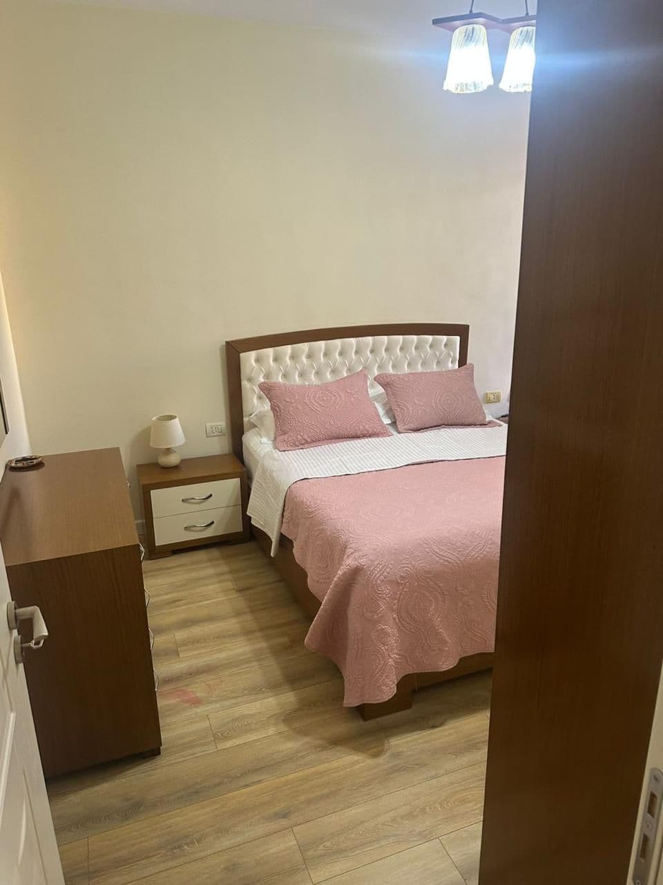 Jepet me qera apartament 2+1 tek Liqeni Artificial,Kopshti zologjik Siperfaqe 87 m2