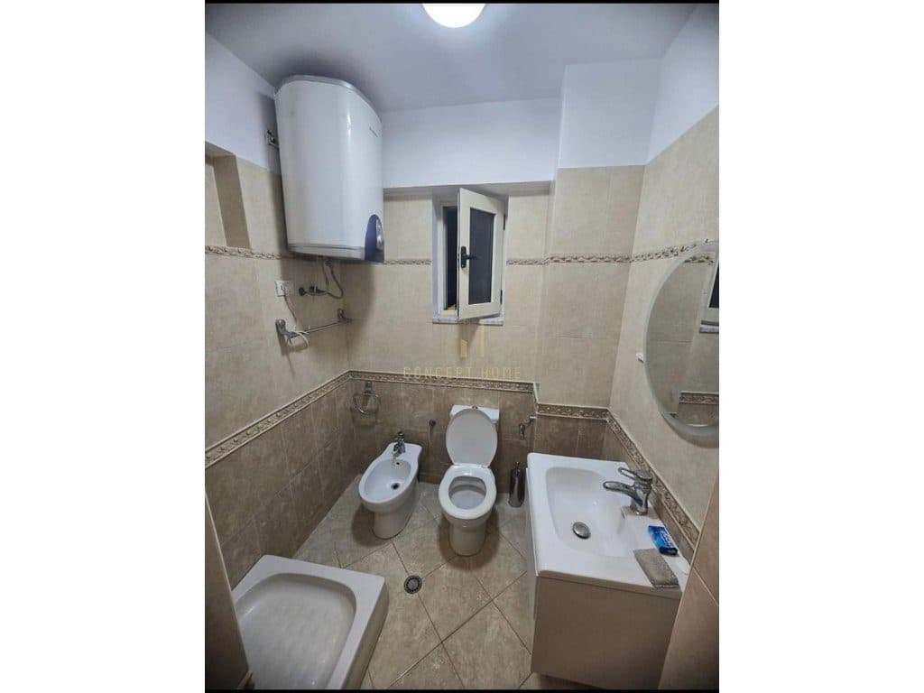 Jepet me qera apartament 1+1 Rruga Barikadave/Cmimi : 650 Mije lek/muaj 4