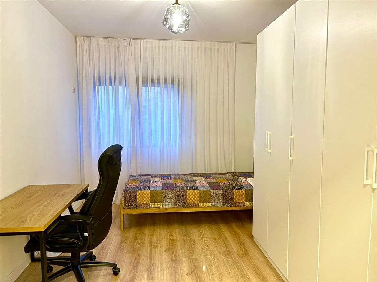 Jepet me qera apartament 2+1+2+Parkim tek Kopshti Botanik 4