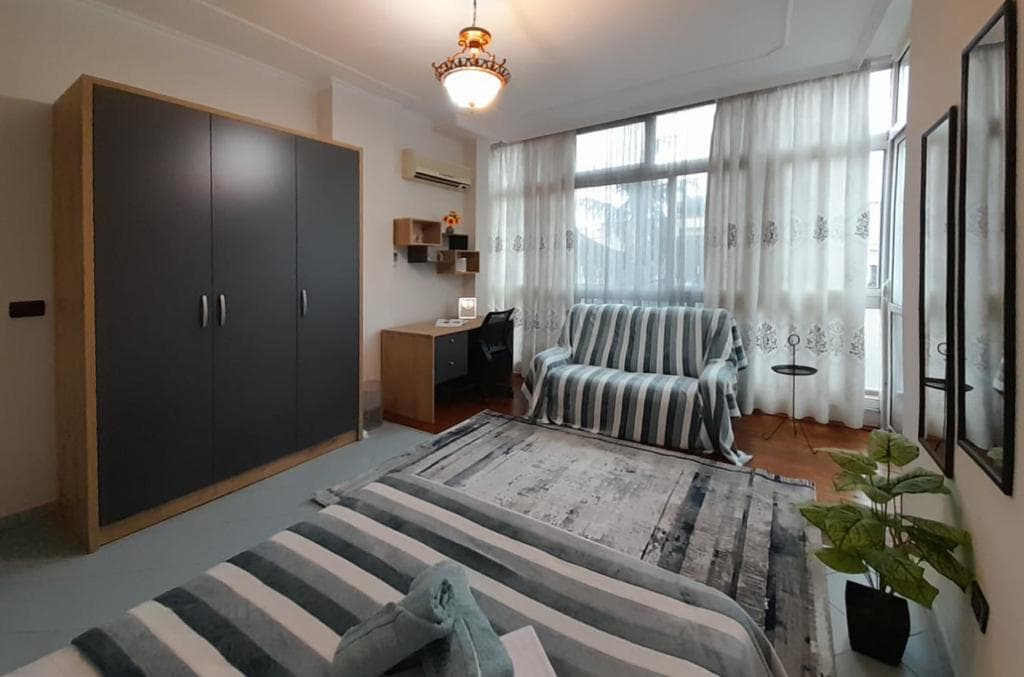 Jepet me qera Apartament 3+1+2 tek Mine Peza