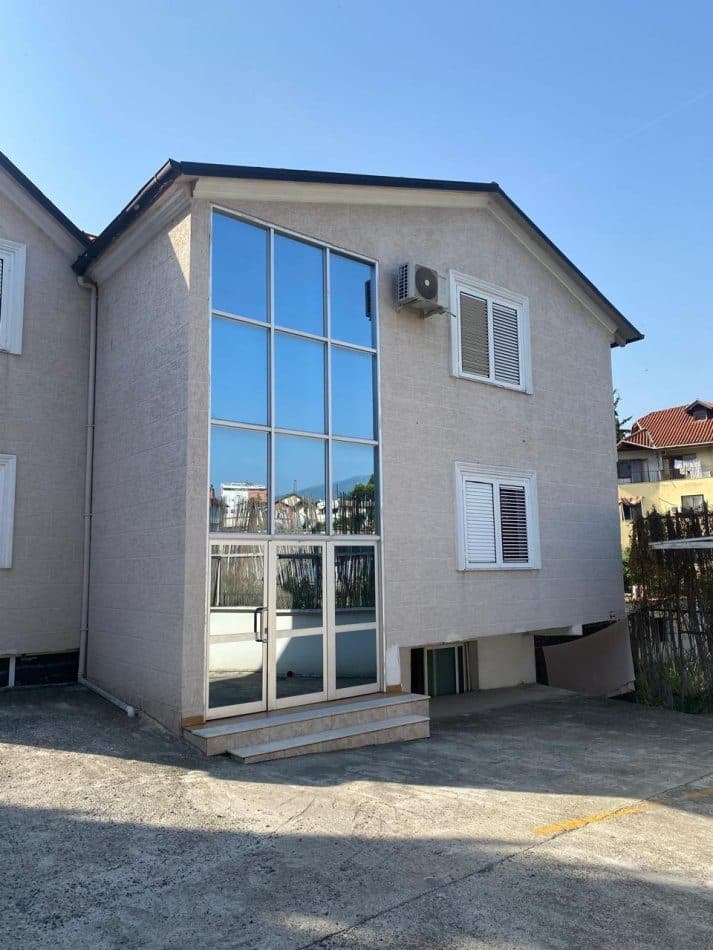 Jepet me qera shtepi 1+1, tek ''Rruga Elbasanit''