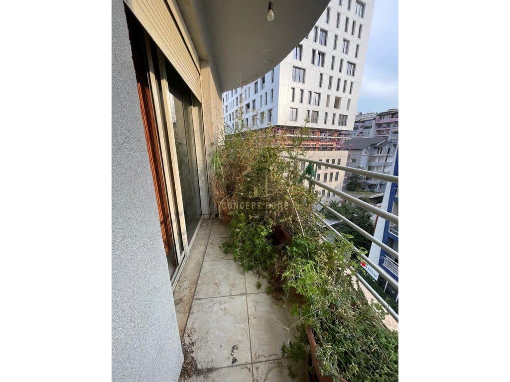 Jepet me qera apartament 2+1 tek Komuna e Parisit 3