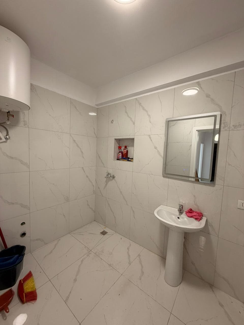 Shitet apartament 2+1 ne Kamez /110.000 euro 3