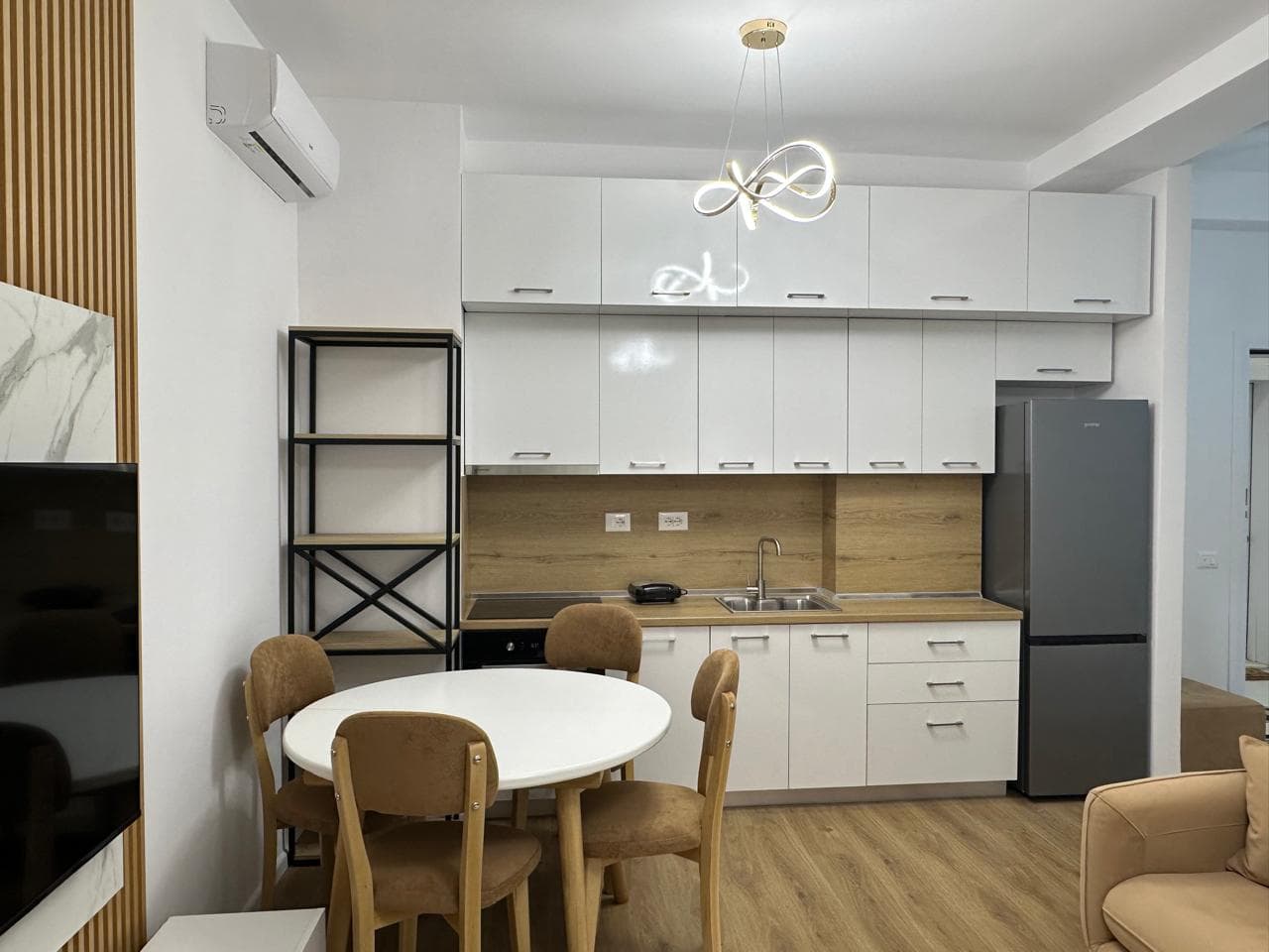 Jepet me qera apartament 1+1 ne Ali Dem 2