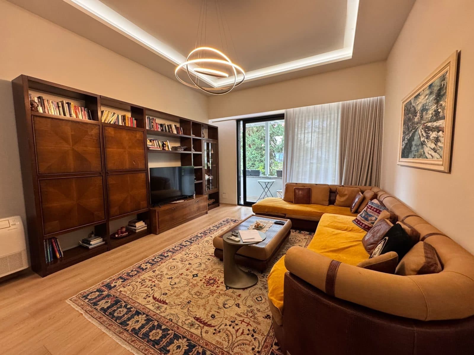 Shitet Apartament 3+1+2 tek Liqeni i Thate