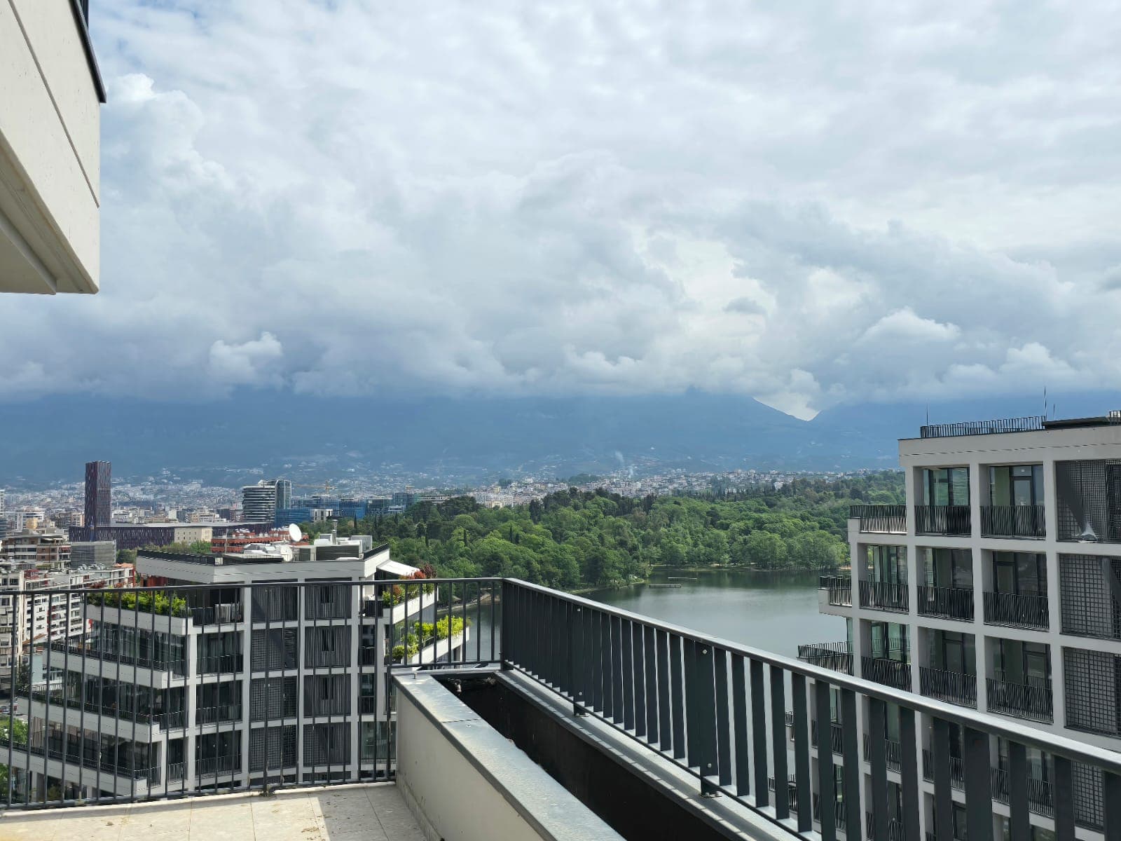 Apartament Për Shitje tek Liqeni Artificial, Lake View - 1,000,000€ | 233.2 m² 3