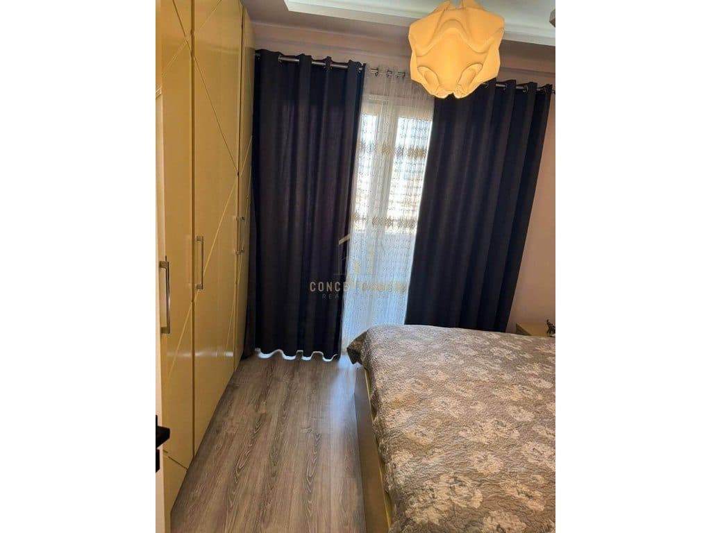 Jepet me qera apartament 1+1 tek Komuna e Parisit 2