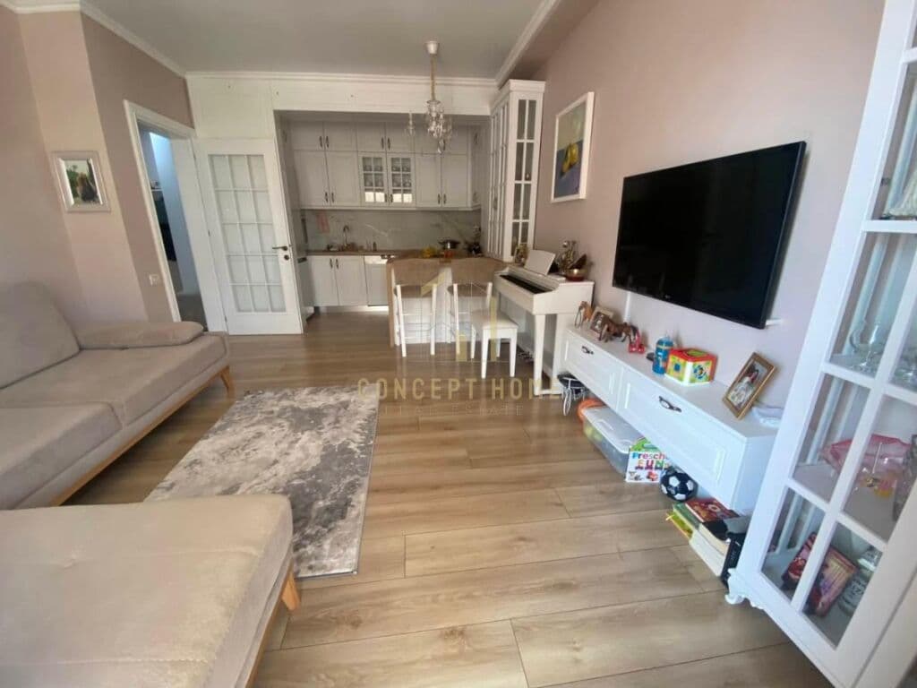 Shitet apartament 1+1 tek Ish Tregu Elektrik