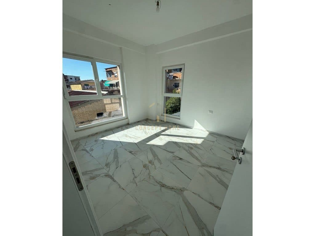 Jepet me qera apartament 1+1 te Komleksi Aura/Cmimi: 55,000 Leke/Muaj