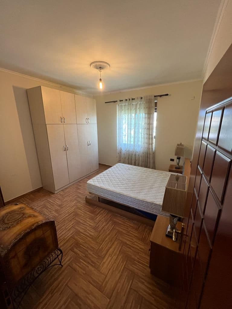 Jepet me qera apartament 3+2+2 3