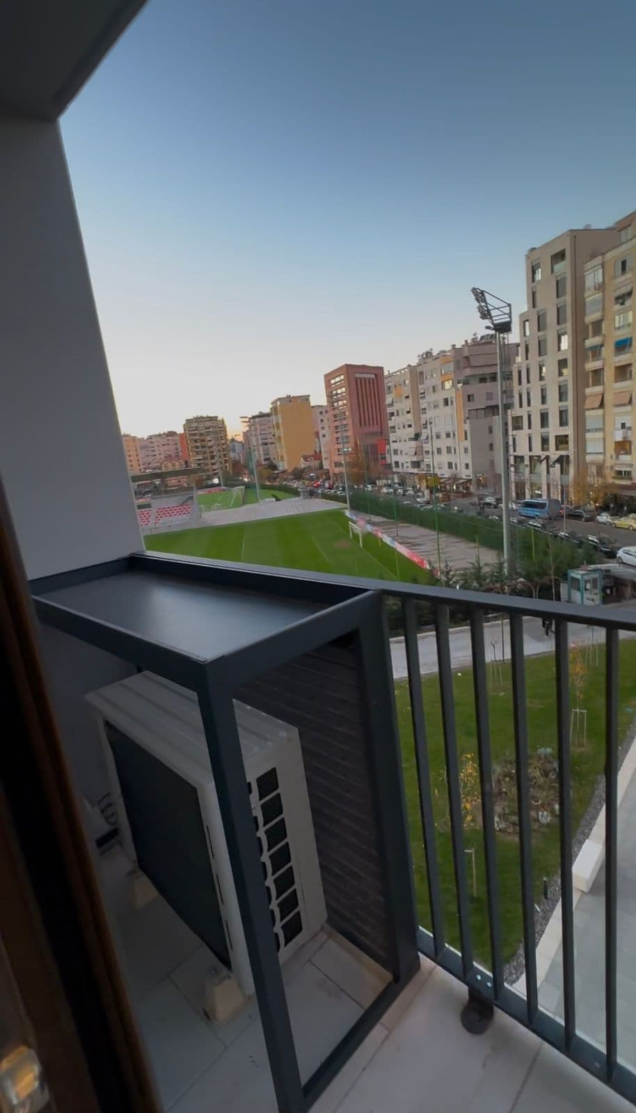 Jepet me qera apartament 1+1 tek Lake View