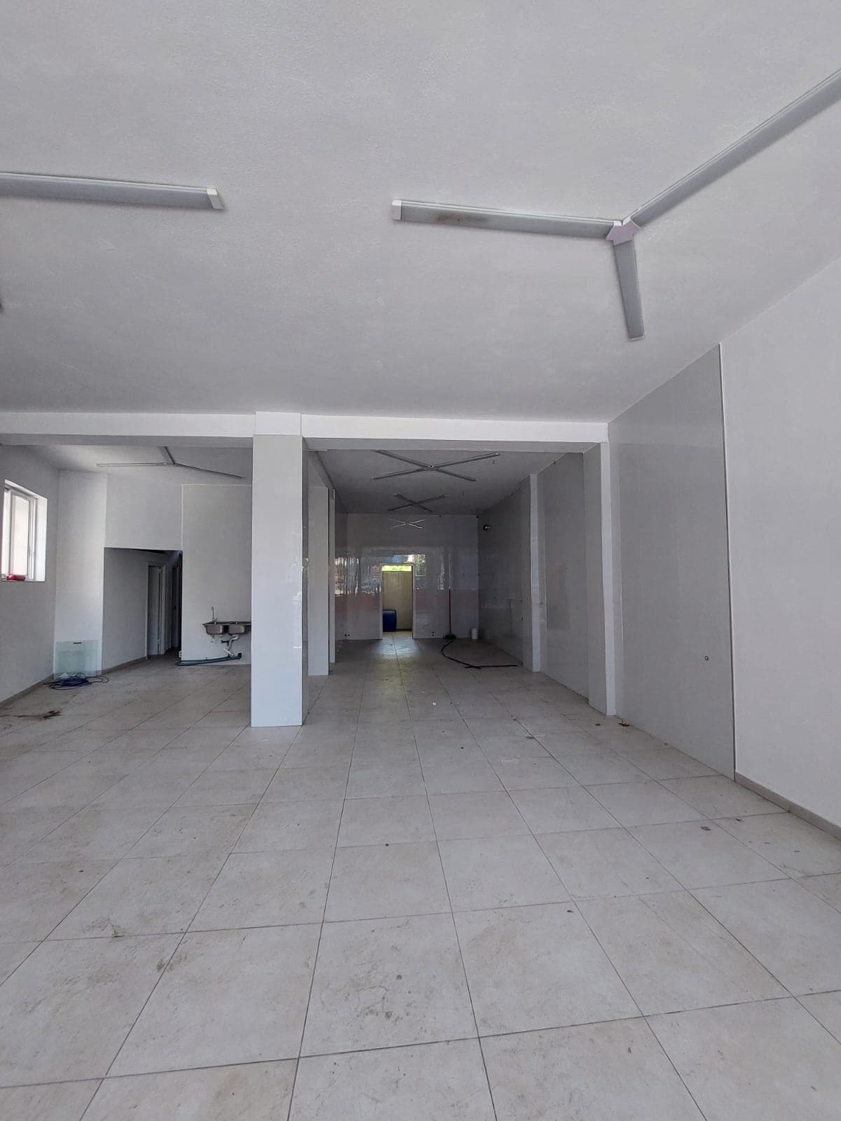 Dyqan Me Qira në Brryli, Selvia, Tiranë - 800€ | 105 m² Rruga deshmoret 1