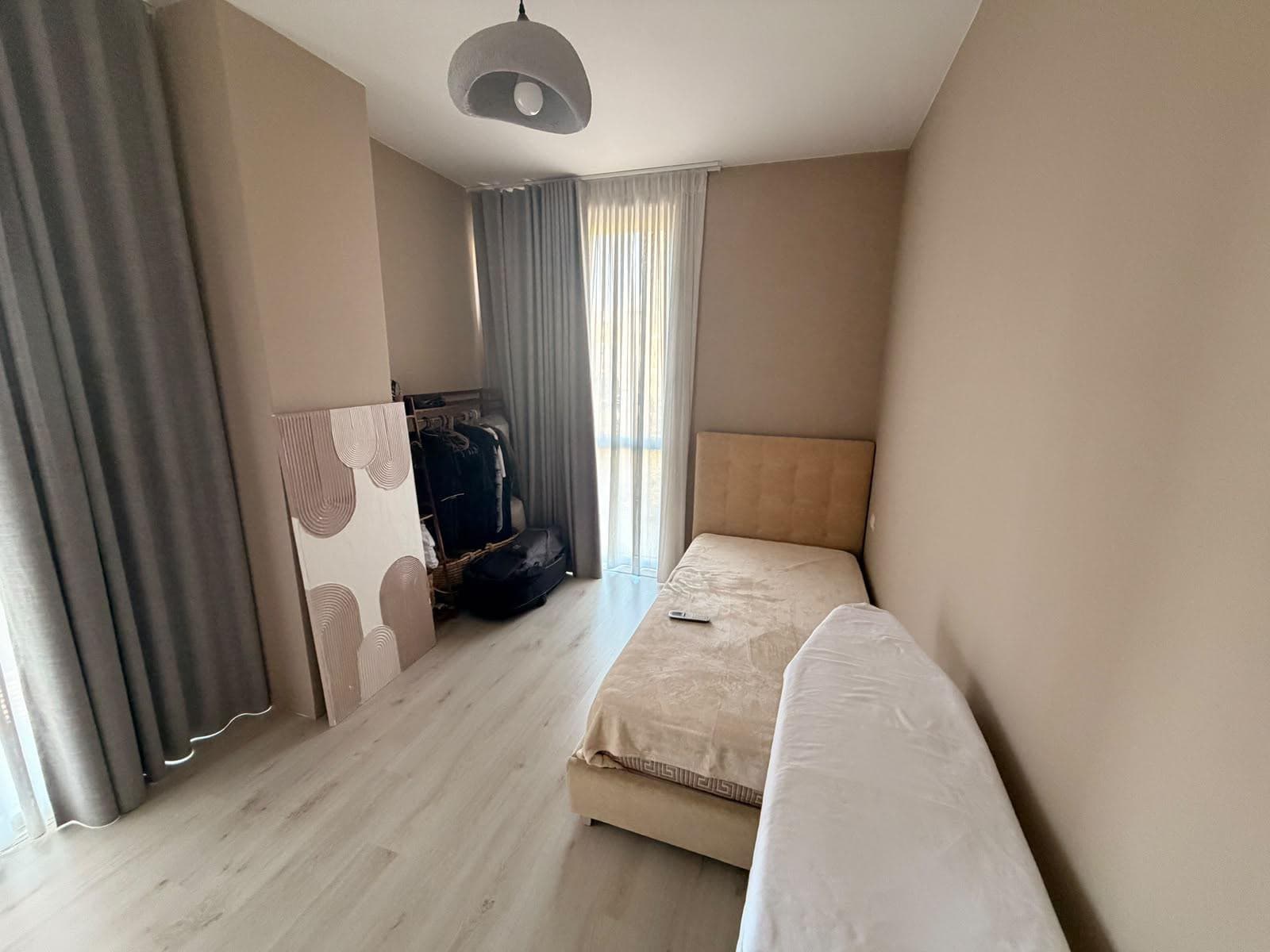Shitet Apartament 2+1+2 tek Ish Fusha e Aviacionit 4