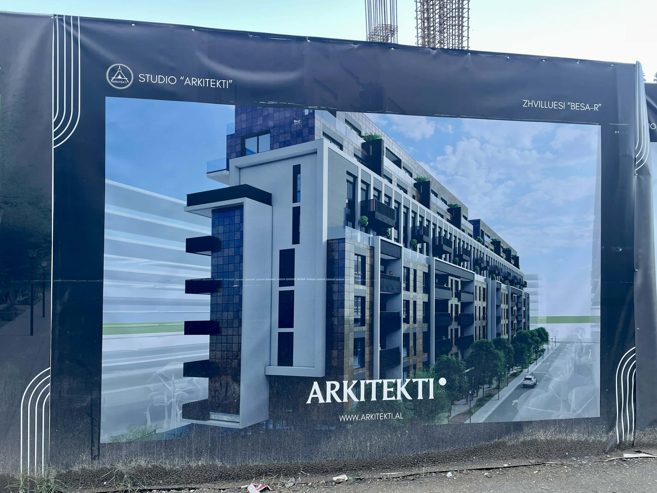 Shitet Apartament 2+1+2 ne Kamez