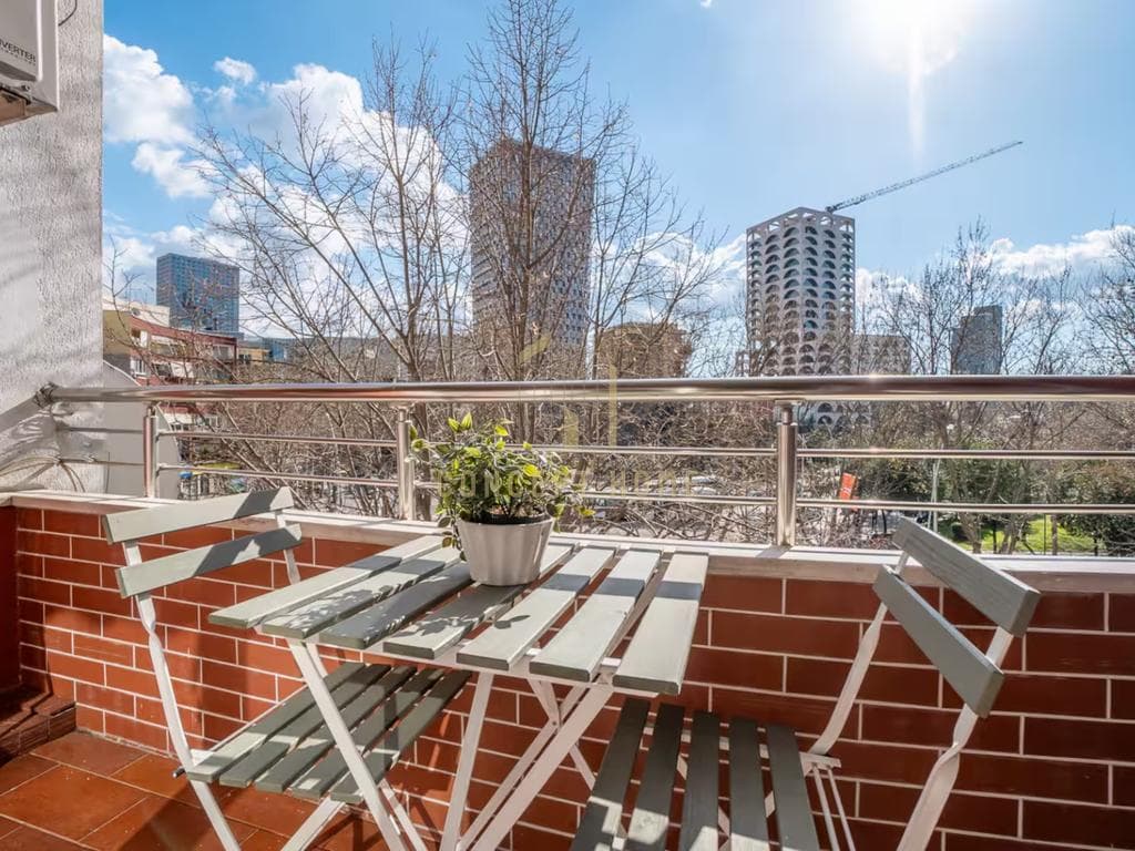 Jepet me qera apartament 2+1 ne Qender 2