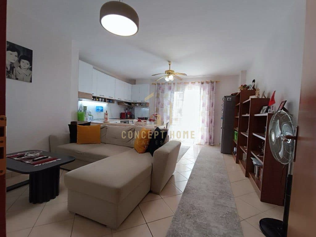 Shitet apartament 2+1+2 ne Fresk