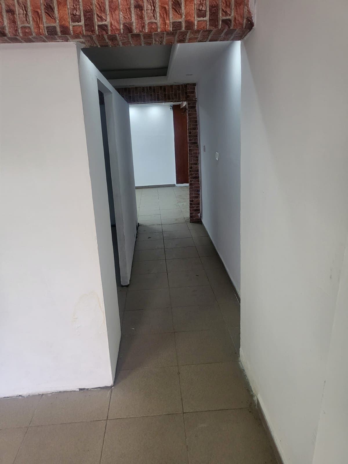 Jepet me qira dyqan tek Komuna e Parisit 3