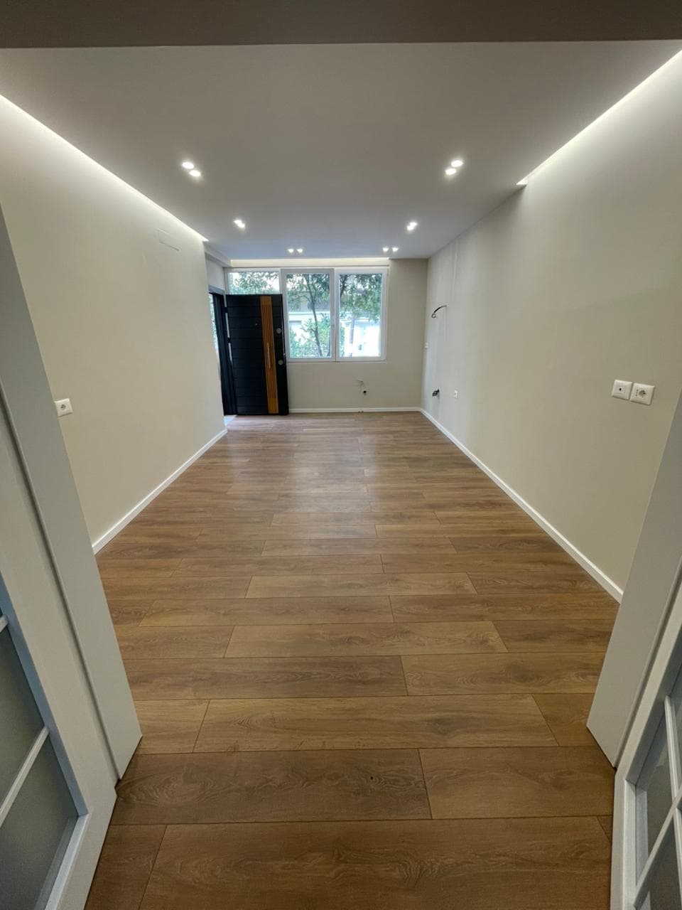 Jepet me qera apartamenti 1+1 tek Rruga Elbasanit (ose per zyra) 3