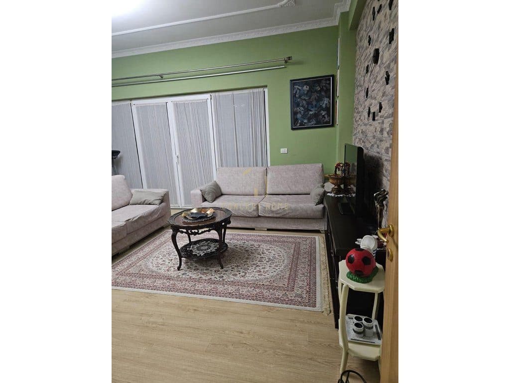 Shitet apartament 2+1 te 2