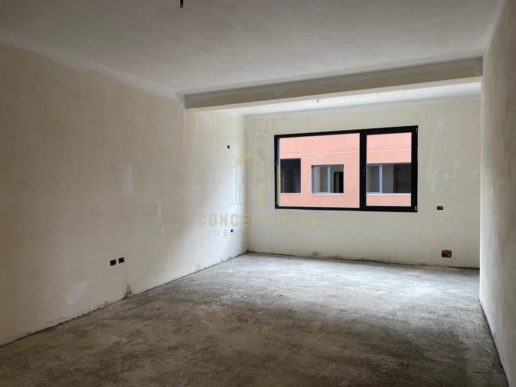 Shitet Apartament 2+1+2 tek Rruga Elbasanit 3