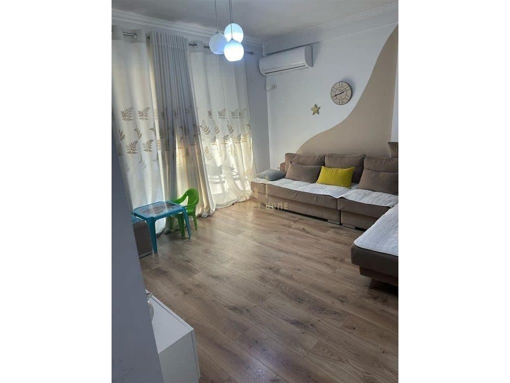 Shitet apartament 2+1 ne Yzberisht