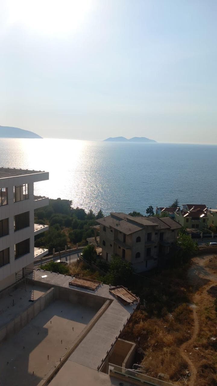 Shitet Apartament 2+1 me pamje deti: Vlora, pranë qendrës dhe bregdetit. 2