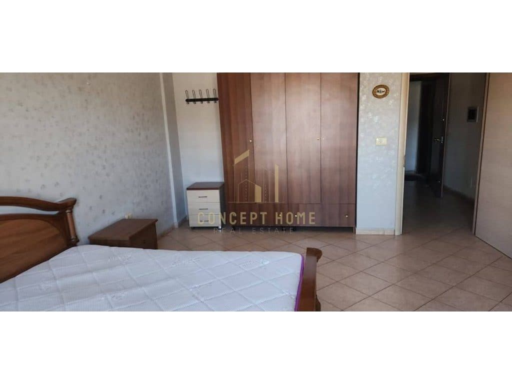 Jepet me qera apartament 1+1 tek Bulevardi i ri 4