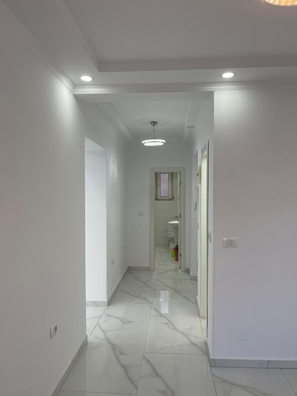 Shitet Apartament 1+1 tek Farmacia 10 3