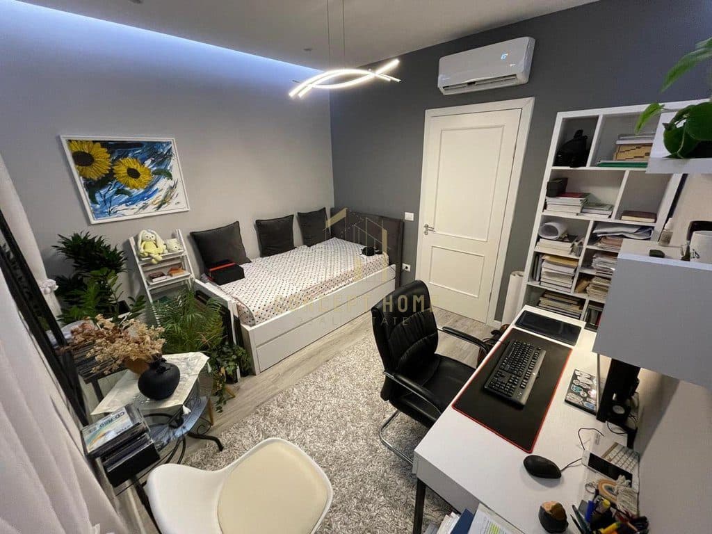 Shitet apartament 3+1+2 ne Kinostudio 4
