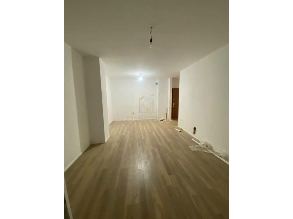 Shitet apartament 1+1 ne Laprak