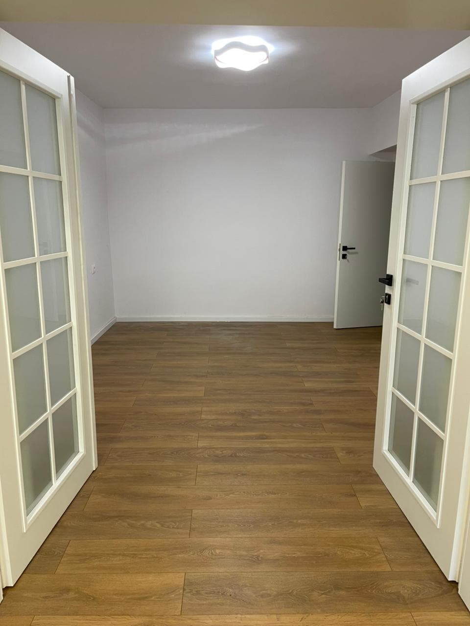 Jepet me qera apartamenti 1+1 tek Rruga Elbasanit (ose per zyra) 2