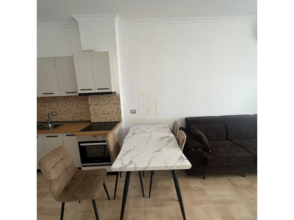 Jepet me qera apartament 3+1+2 ne Xhamllik 4