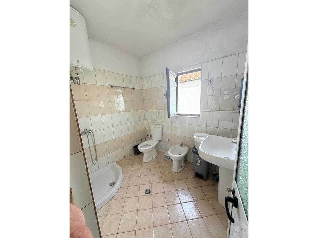 Jepet me qera shtepi private 3+1, ne Kamez 3